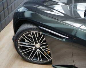 Aston Martin DB12