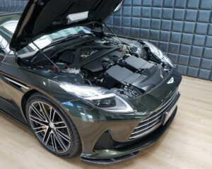 Aston Martin DB12