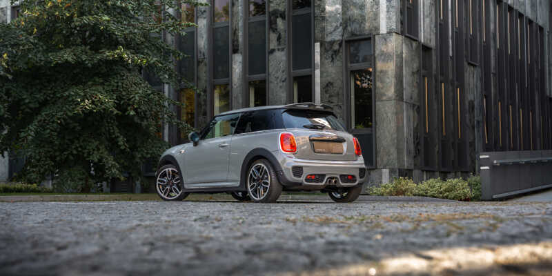 Mini Cooper S JCW je bláznivý a stylový hot hatch