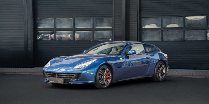 Ferrari GTC4Lusso – Rodinné auto s motorem z LaFerrari